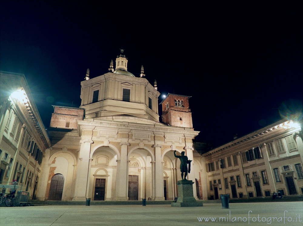 Milan (Italy) - Basilica of San Lorenzo Maggiore by night